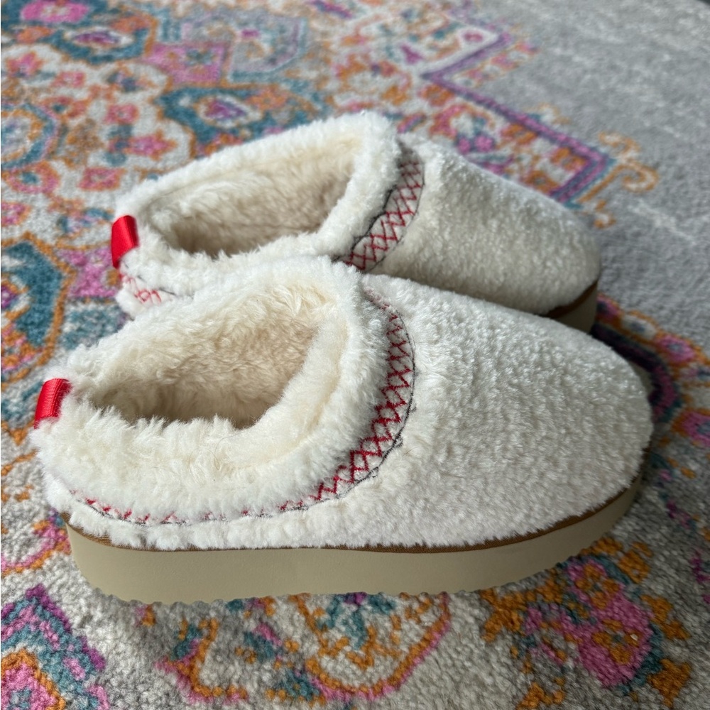 Platform slippers Sherpa like Uggs women’s 7
